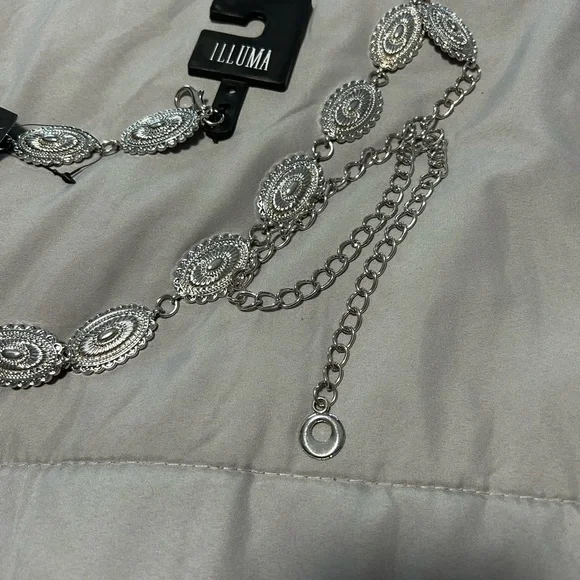 Illuma Women’s Silver Concho Statement Belt NWT - Picture 6 of 8